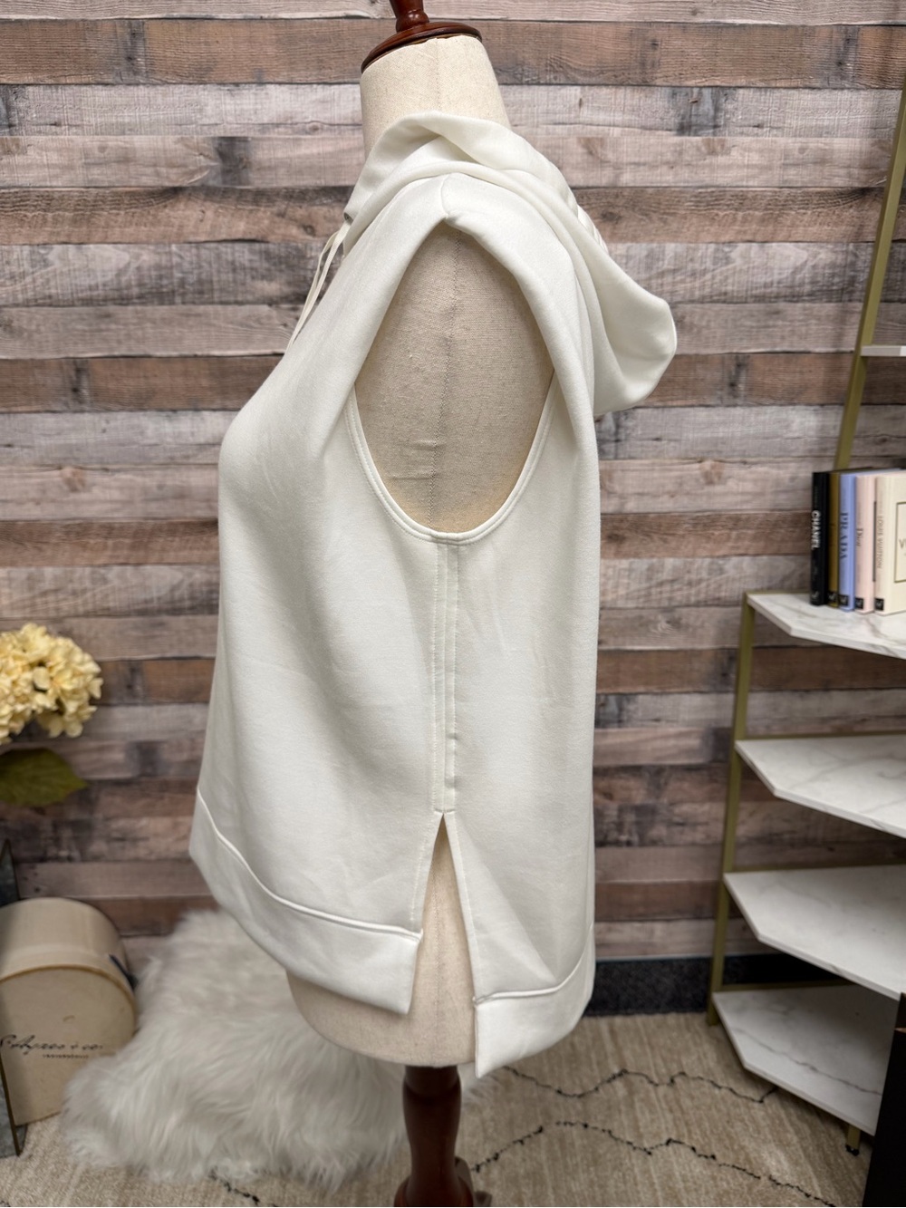 Spanx cream sleeveless w/ hoodie medium - Picture 2 of 4